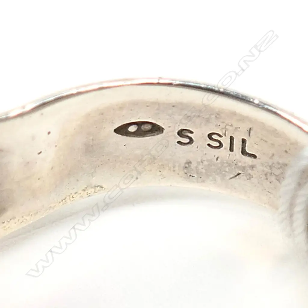 SILVER MODERNIST RING w ROUND CUT AMETHYST.  Image 1++