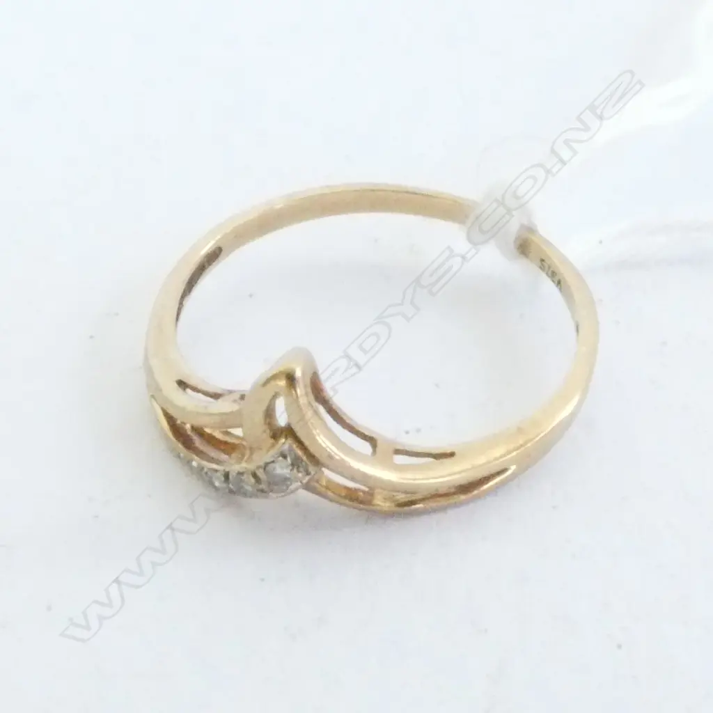 RING, LADY, 9ct WITH 3 DIAMONDS 1.2gm Image 1++