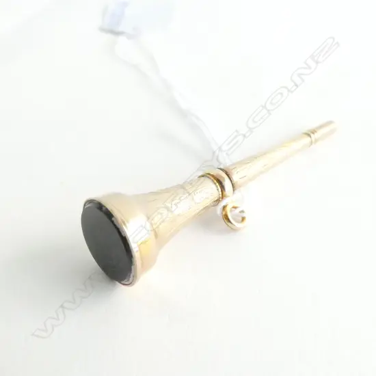 (17300)VICTORIAN ROLLED GOLD WATCH KEY BLOODSTONE END