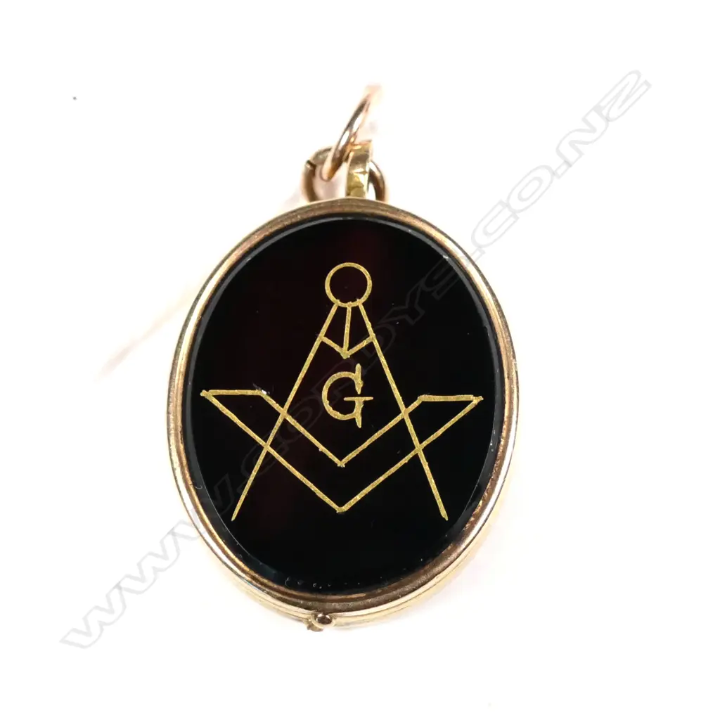 VINTAGE GOLD BLOODSTONE & ONYX MASONIC LOCKET FOB Image 1++