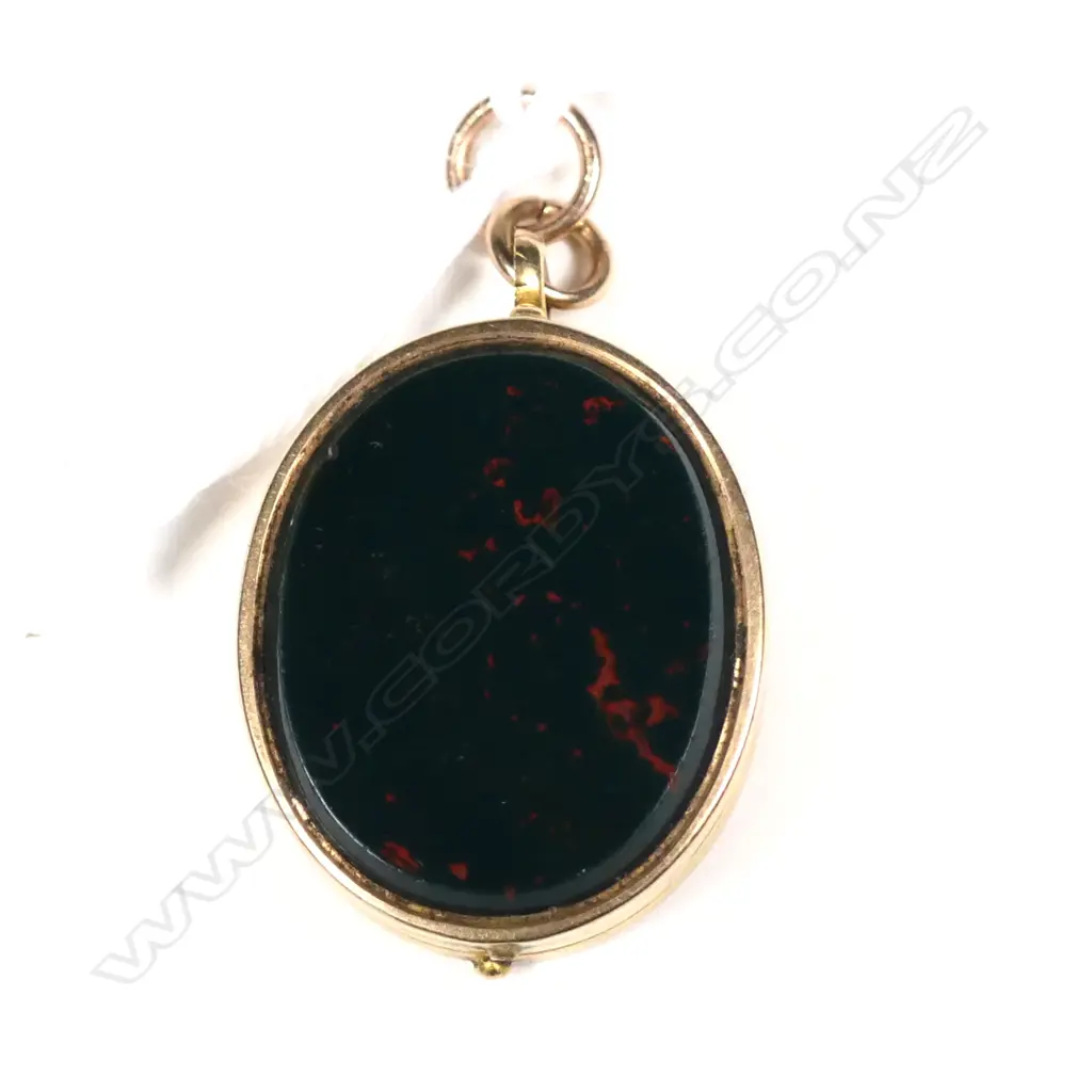 VINTAGE GOLD BLOODSTONE & ONYX MASONIC LOCKET FOB Image 1++