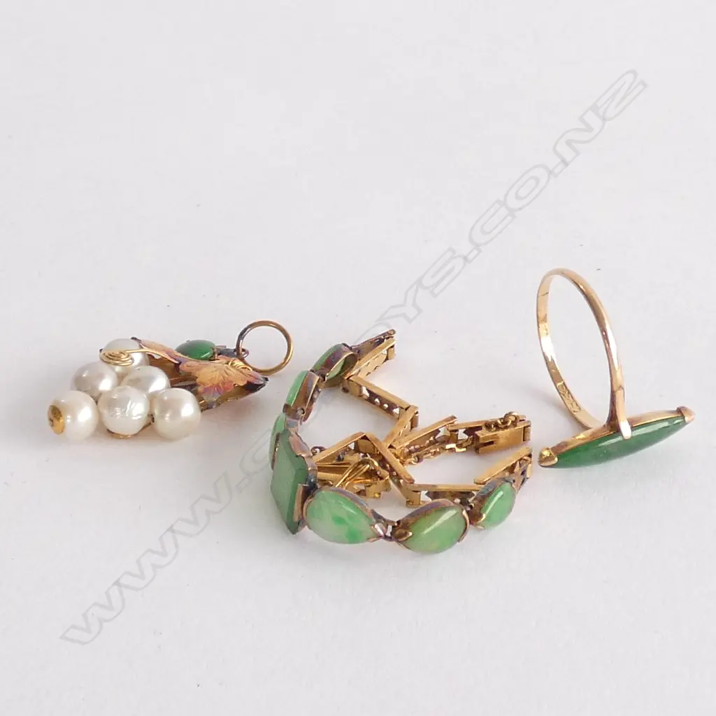 3 ITEMS 23 CT GOLD THAI JEWELLERY PEARL AND JADE Image 1++
