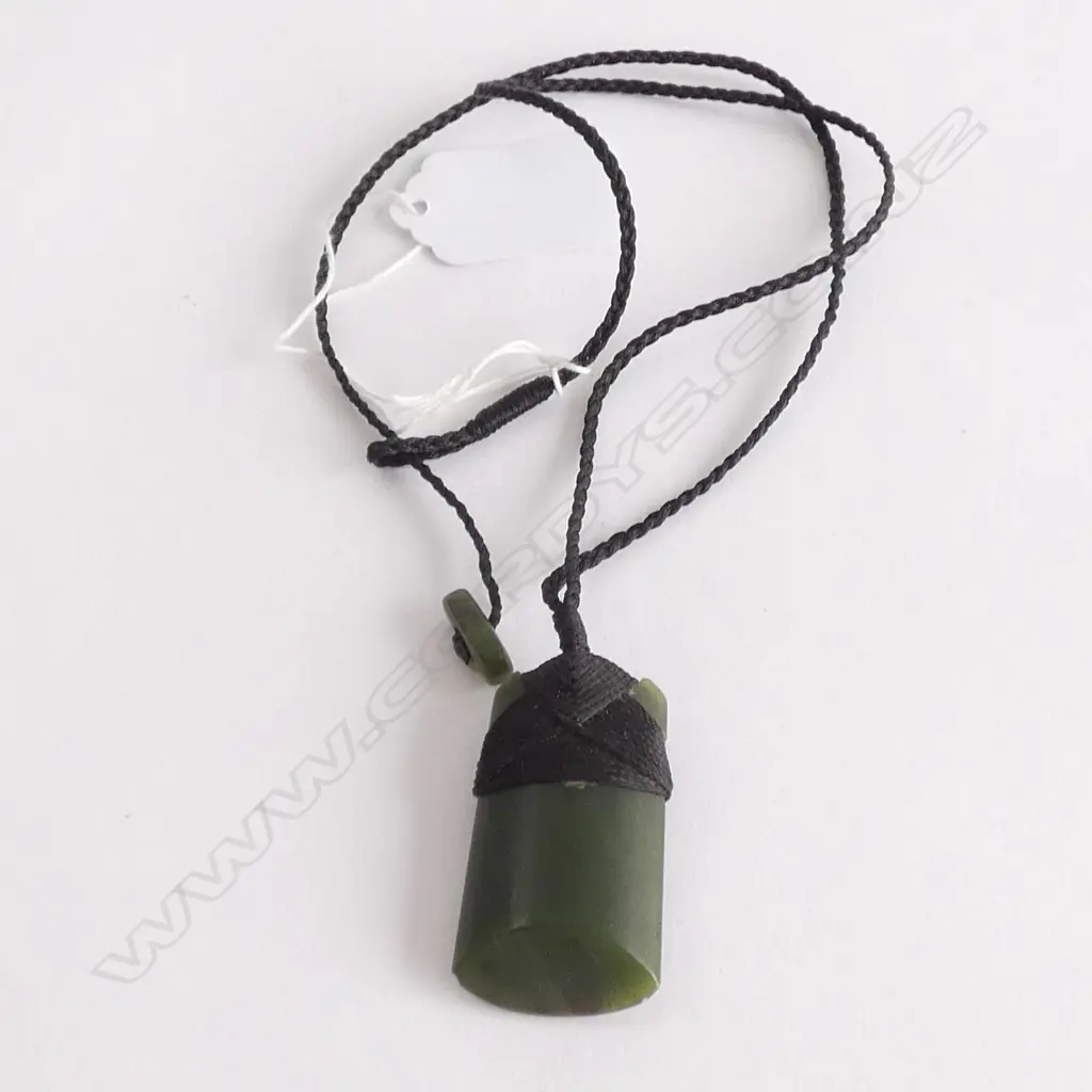 MODERN POUNAMU PENDANT IN POUCH Image 1++