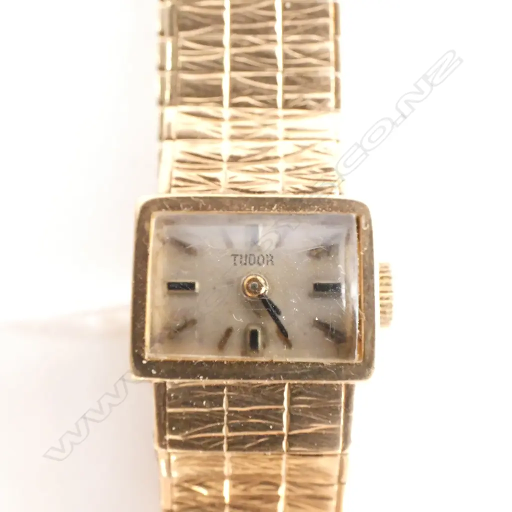 9CT GOLD LADIES TUDOR WRISTWATCH 29.64gm (including movement) Image 1++