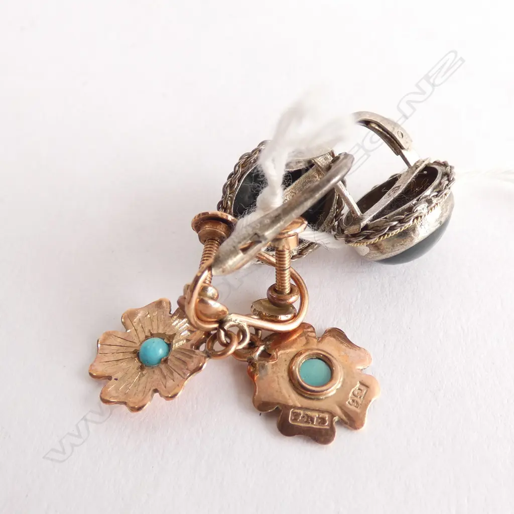 2 PRS EARRINGS; 9 CT GOLD + 800 SILVER  Image 1++