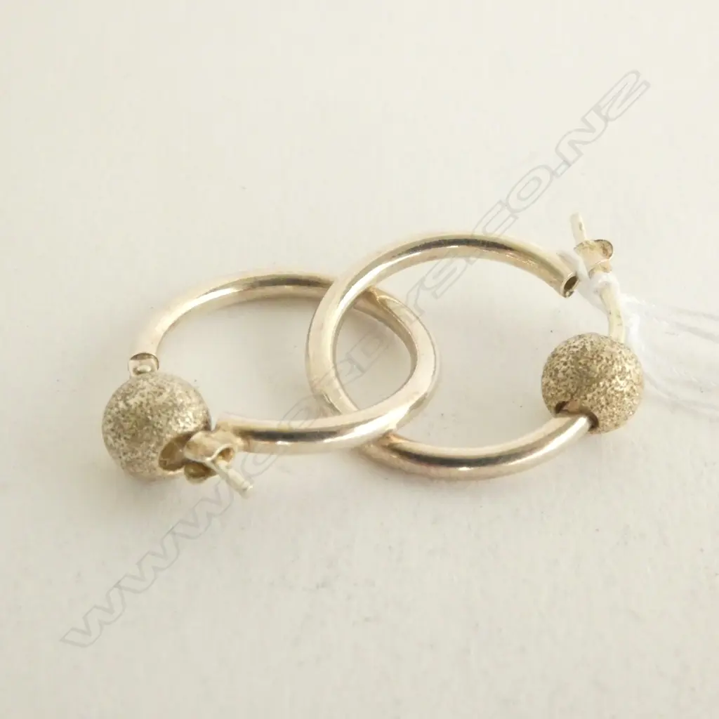 STG SILVER HOOP EARRINGS WITH BALL DIA. 18MM Image 1++