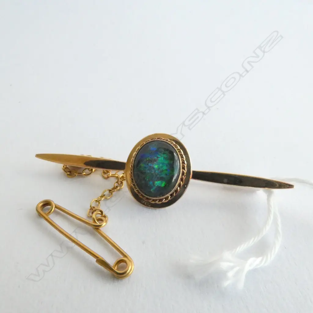 BROOCH, OPAL SET IN 10ct GOLD, BRILLIANT GREENS AND BLUES WITH HINTS OF RED, c.1950'S Image 1++