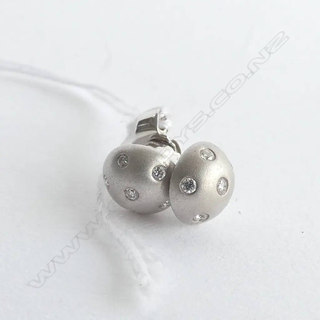 9CT WHITE GOLD DIAMOND EARRINGS Image 1++