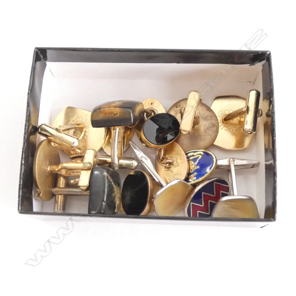 BOX OF CUFFLINKS INCL 18CT GOLD PAIR Image 1++