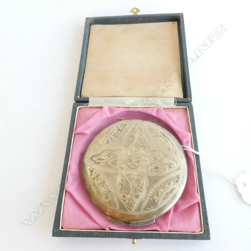 POWDER PUFF IN ORIGINAL CASE, SILVER, APPEARS NEVER USED Image 1++