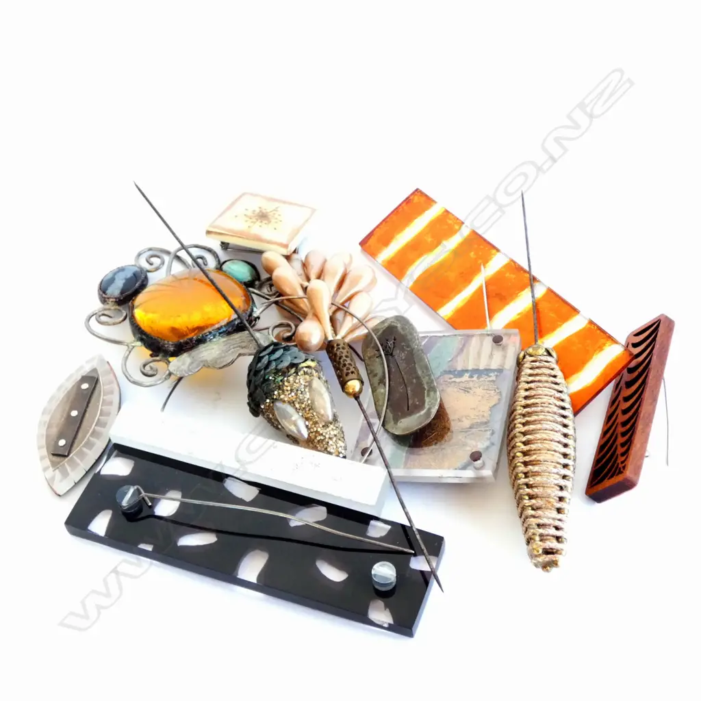 ASST. CONTEMPORARY BROOCHES & HAT PINS Image 1++