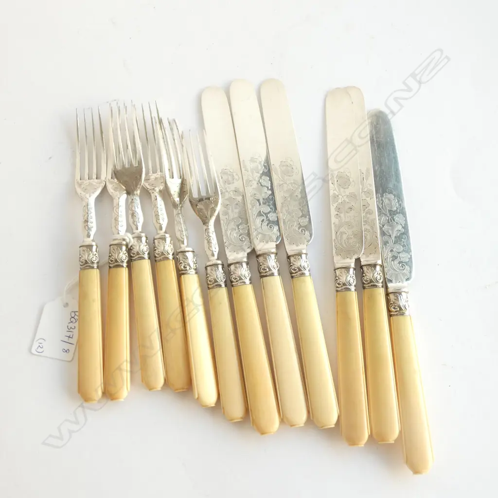 12 PCE VICTORIAN SILVER PLATE ENGRAVED CUTLERY SET Image 1++
