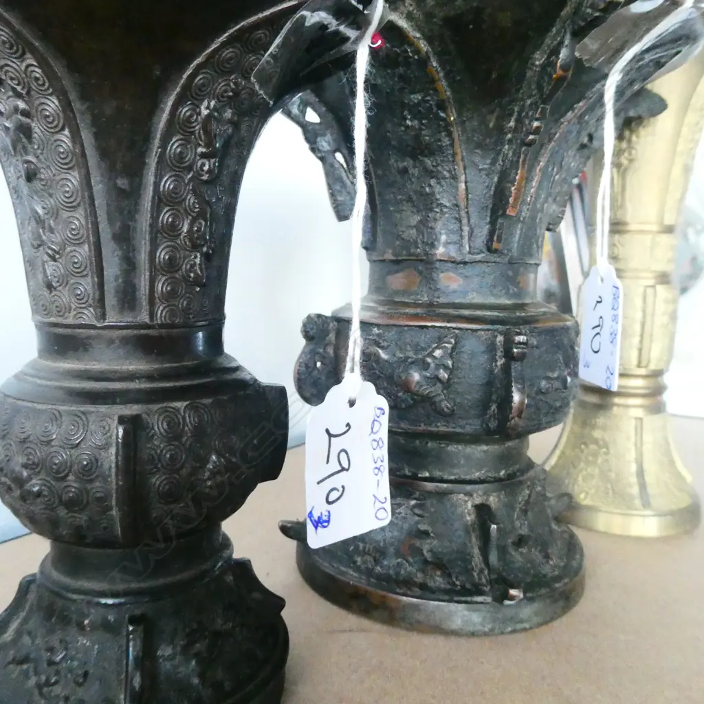 3 ORIENTAL BRONZE VASES - 2 WITH BLACK PATINA H.155 & 160 & 210MM Image 1++