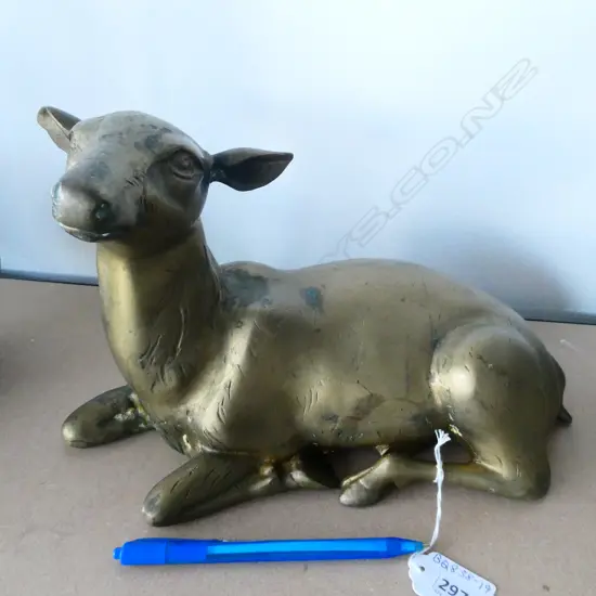 HEAVY BRONZE DEER - L 300 H. 185MM