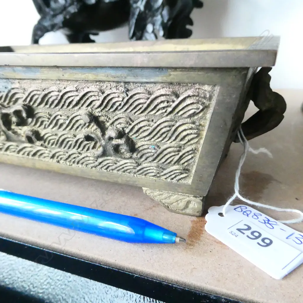 BRONZE ORIENTAL VASE STAND - L 210 H. 60MM Image 1++