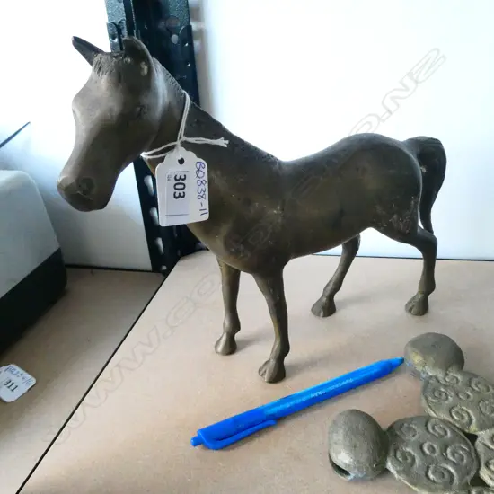 HEAVY BRONZE HORSE FIGURE - L. 255MM H.210MM