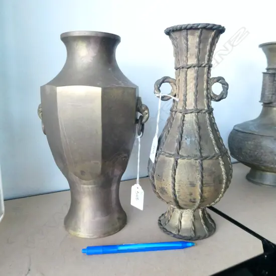 PR BRONZE ORIENTAL VASES H. 275 & 280MM