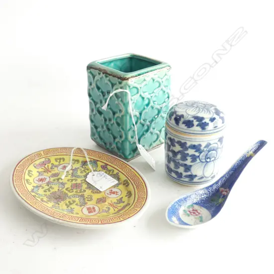 4 ORIENTAL PCES; QIANLONG STYLE SPOON, GUANGXU PLATE, B/W JAR, GREEN VASE