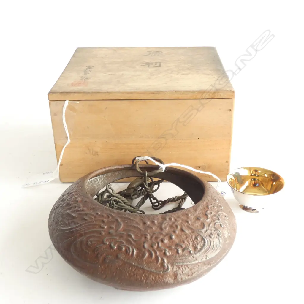 MEIJI PERIOD CAST IRON HANGING MOON VASE DIA. 150MM - IN WOODEN BOX Image 1++