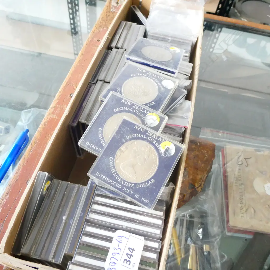 BOX COLLECTORS CASED COINS  Image 1++
