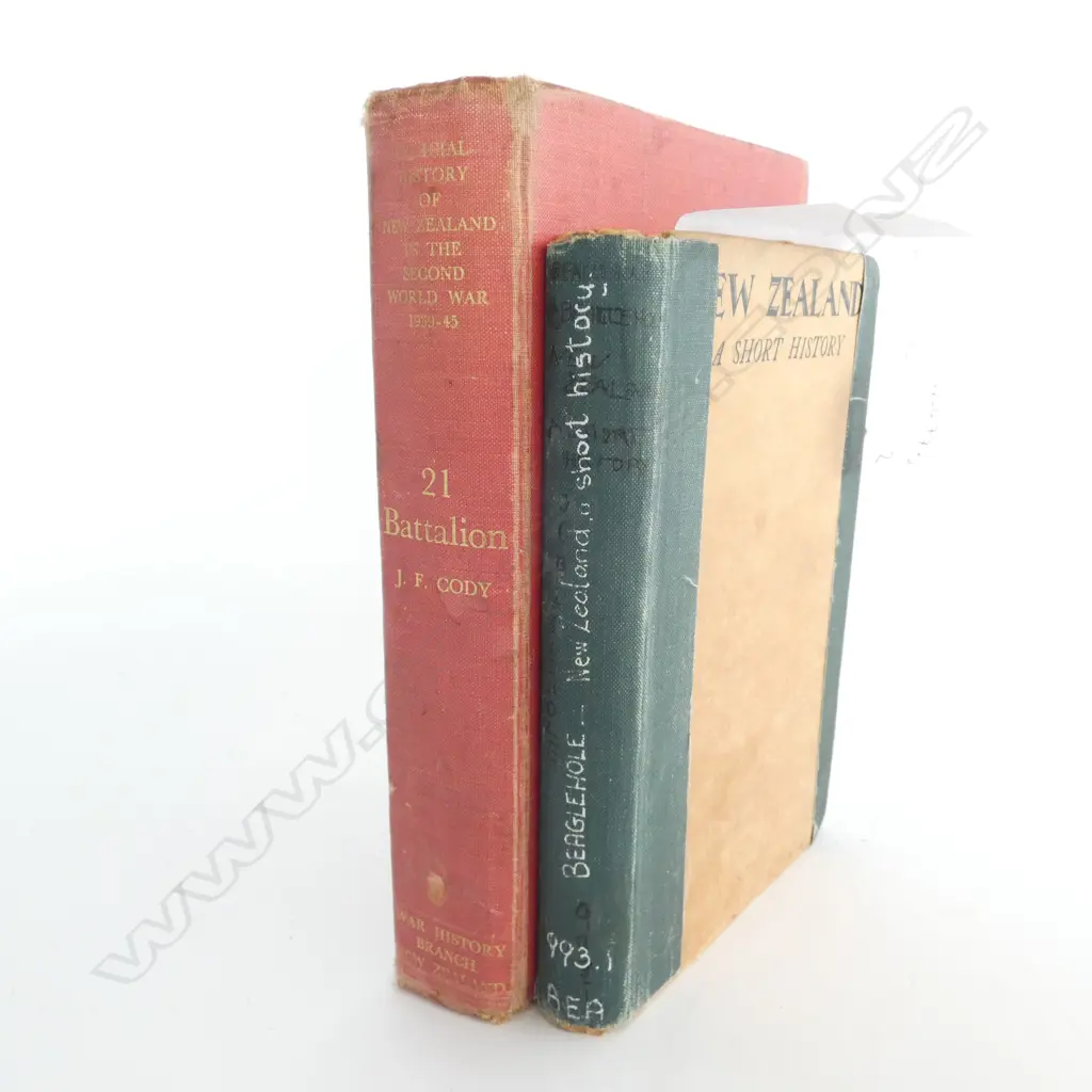 2 OLD NZ HISTORY BOOKS; NZ - A SHORT HISTORY & 21 BATTALION Image 1++