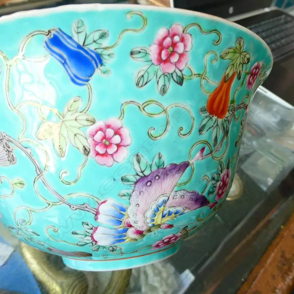 CHINESE GREEN FAMILLE ROSE BOWL WITH BUTTERFLIES & WOODEN STAND. DIA 175MM Image 1++