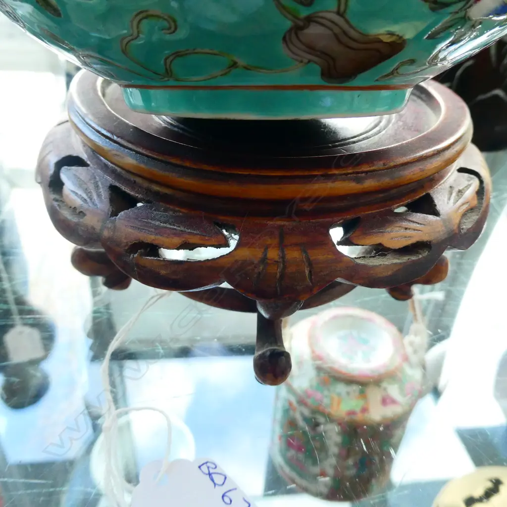 CHINESE GREEN FAMILLE ROSE BOWL WITH BUTTERFLIES & WOODEN STAND. DIA 175MM Image 1++