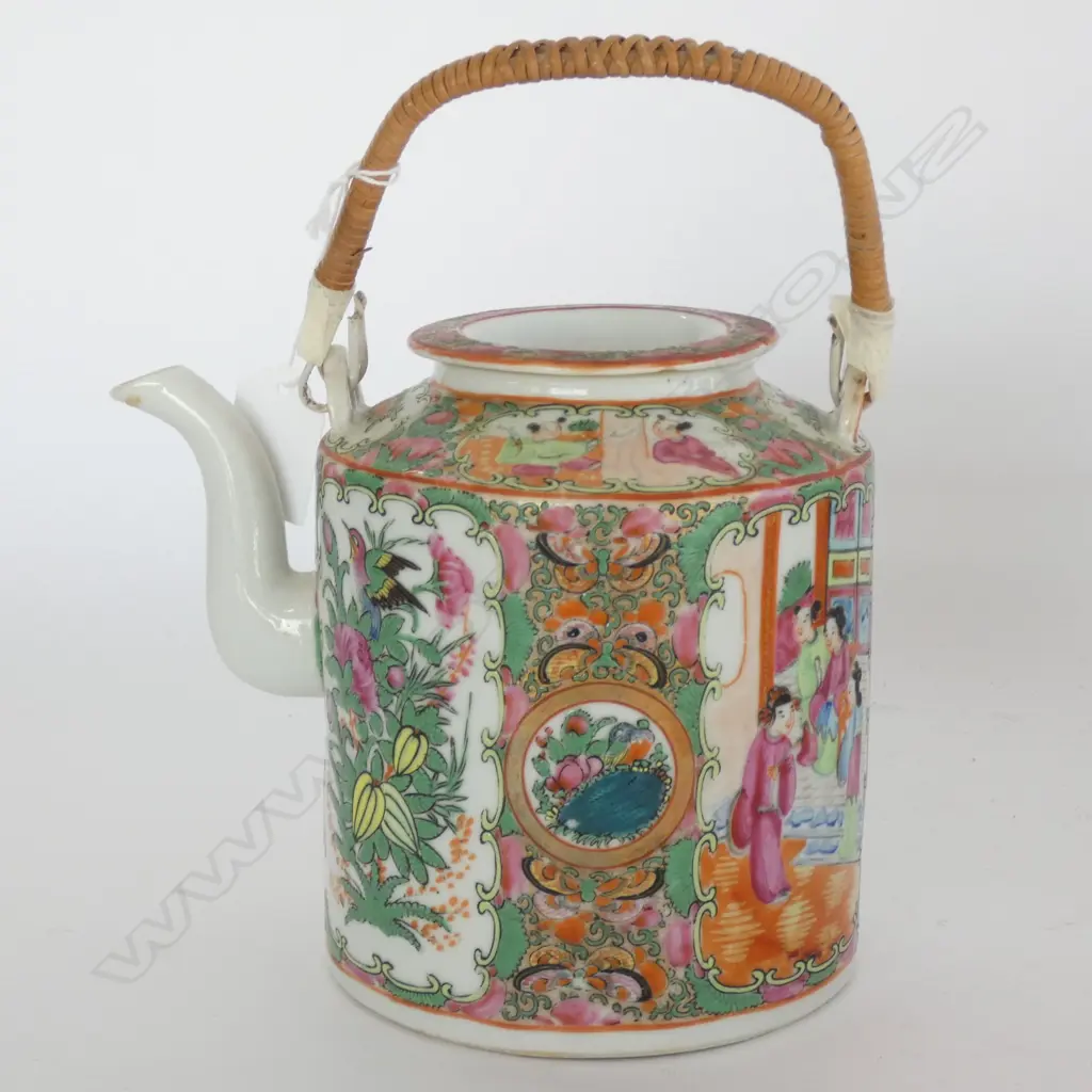 FAMILLE ROSE TEAPOT H. 220MM Image 1++