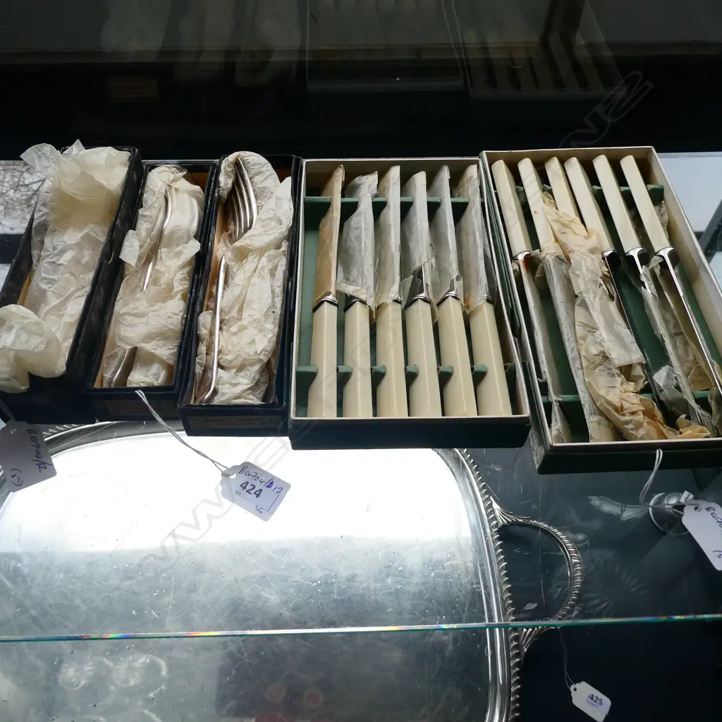 5 BOXED S/PLATE CUTLERY SETS: SET 6 TABLE KNIVES Image 1++