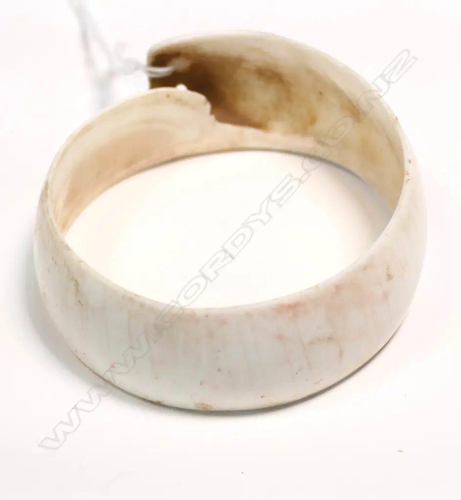 PACIFIC ISLAND CONE SHELL BANGLE - DIA. 80MM W. 35MM Image 1++