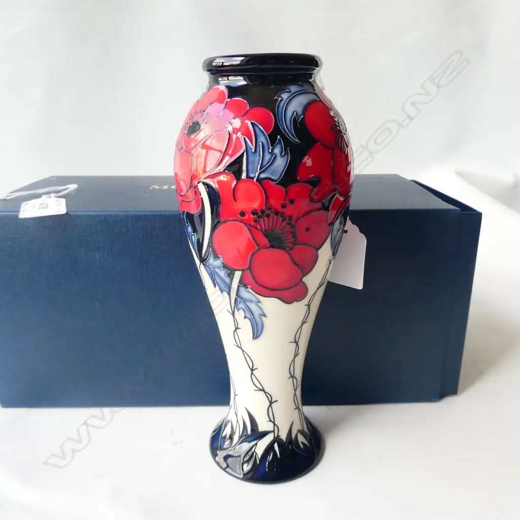MOORCROFT POPPY DESIGN VASE BY R. BISHOP 2013 - H. 215MM - WITH BOX Image 1++