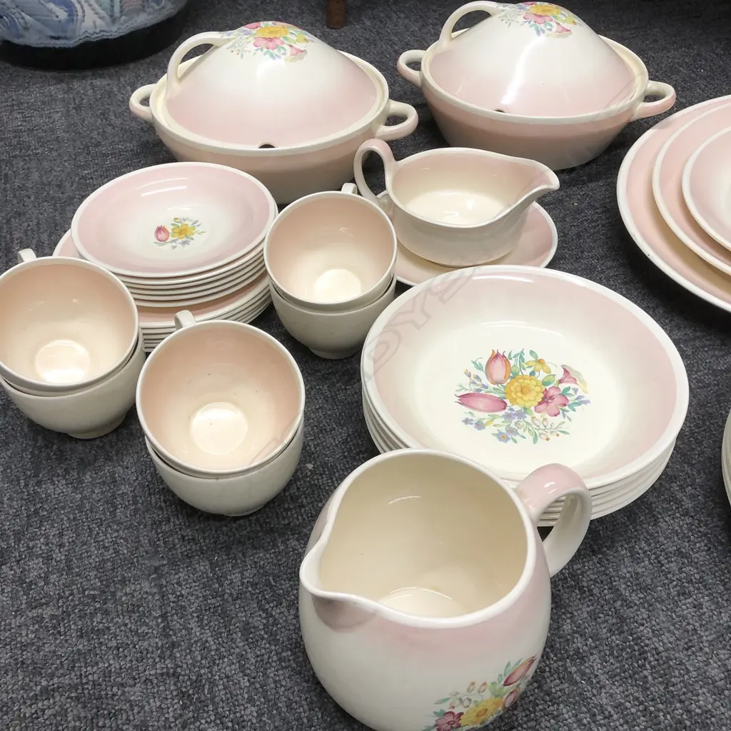 SUSIE COOPER PINK PRINTEMPS PATTERN DINNER & TEA SERVICE Image 1++