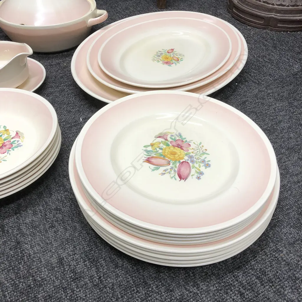 SUSIE COOPER PINK PRINTEMPS PATTERN DINNER & TEA SERVICE Image 1++