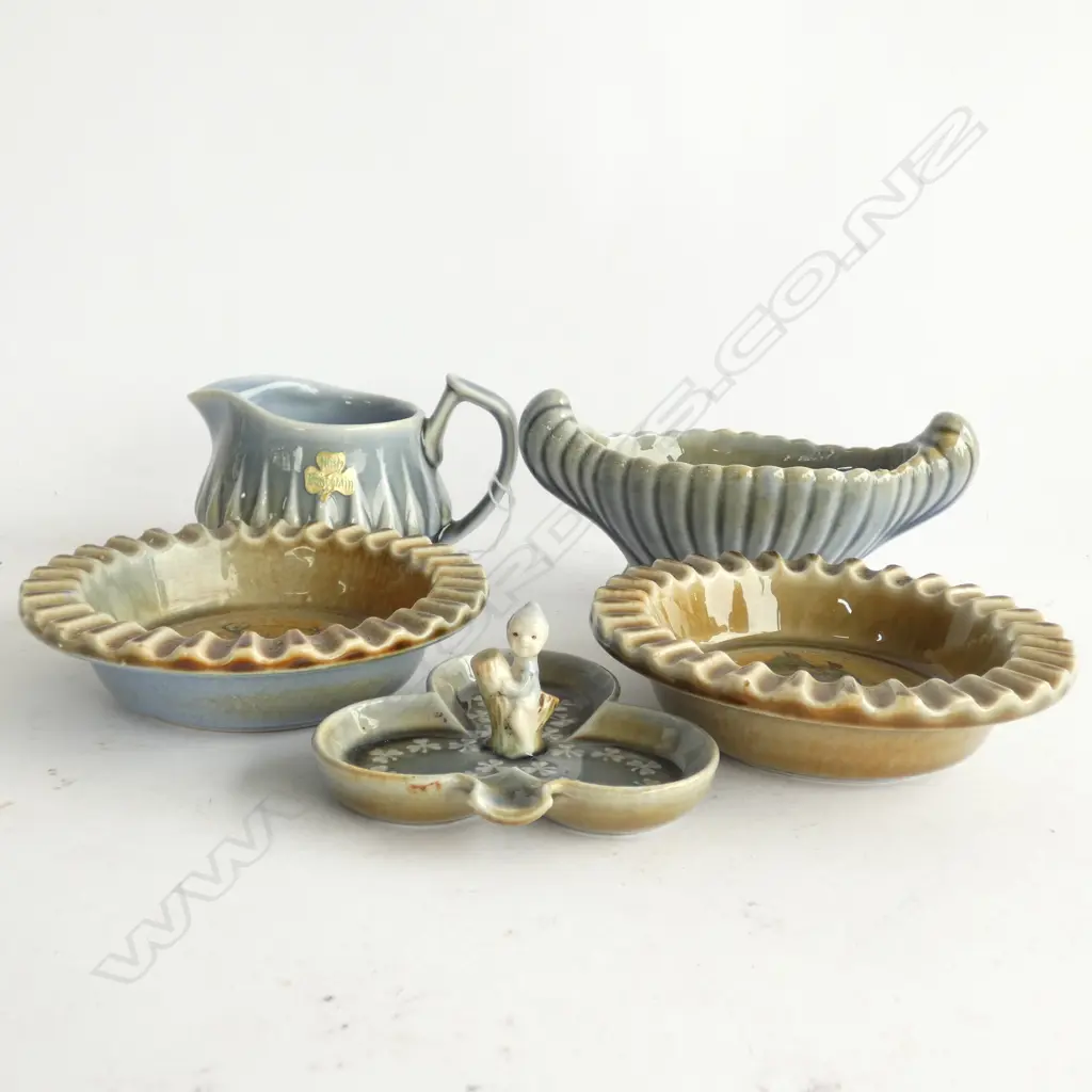 5 PIECES  IRISH PORCELAIN JUGS DISHES ETC  Image 1++