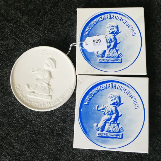 3 GOEBEL COLLECTORS PLAQUES D.100MM