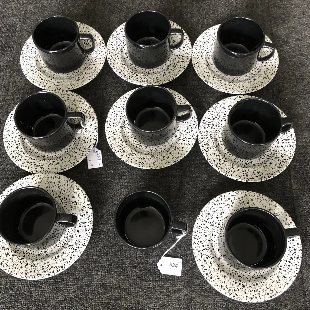 9 CROWN LYNN 'NOUVEAU' COFFEE CUPS & 8 SAUCERS Image 1++