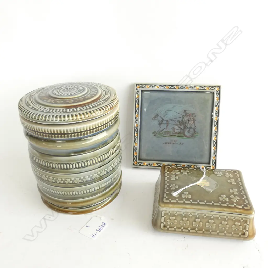 2 X IRISH PORCELAIN LIDDED BOXES & TILE  Image 1++
