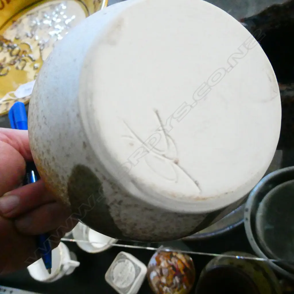 2 AUSTRALIAN STUDIO POTTERY VASES BY 'MB'. GUM NUT Image 1++