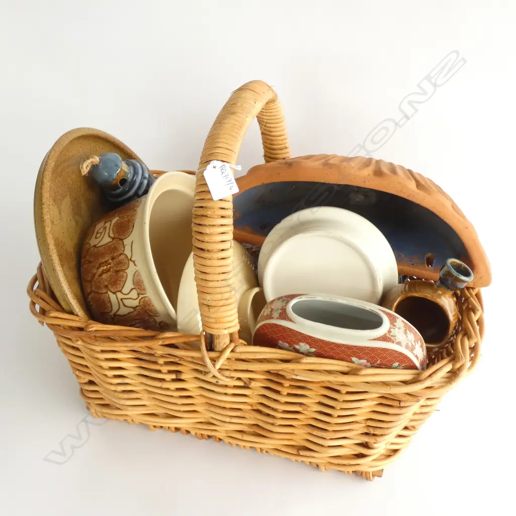 BASKET OF CROWN LYNN, STUDIO POTTERY ETC Image 1++