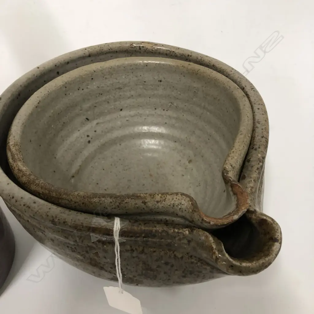 PR UNMARKED NZ POTTERY POURING BOWLS A.F + FLASK Image 1++