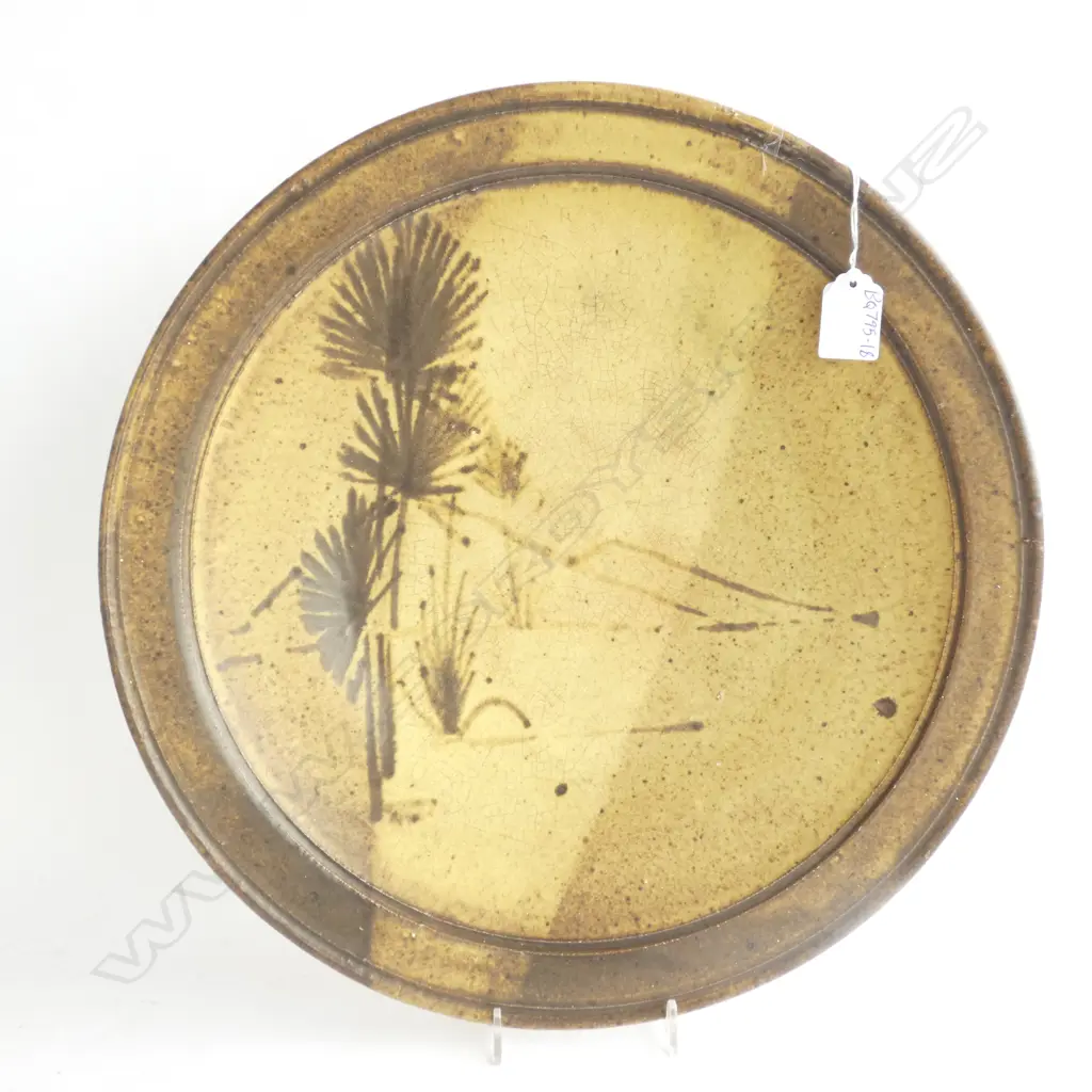 LARGE NZ STUDIO POTTERY CHARGER D390MM Image 1++
