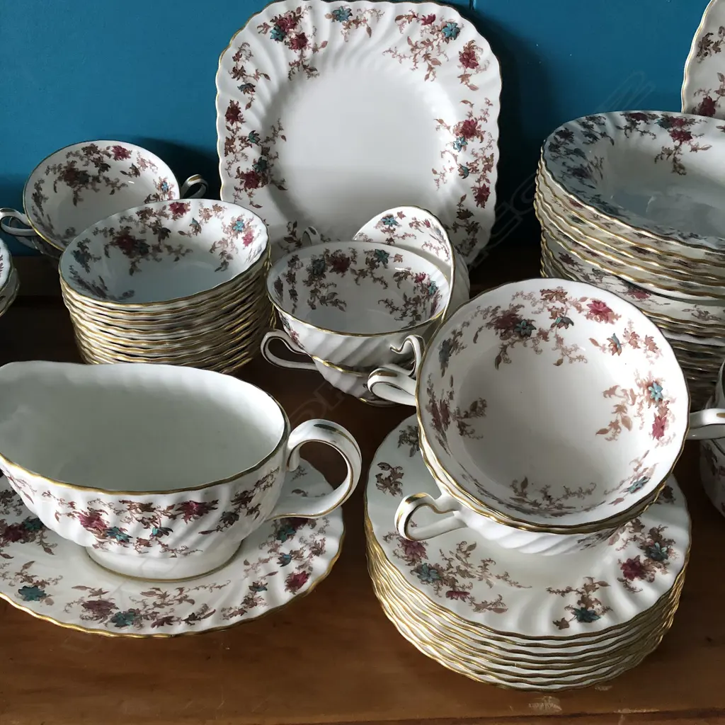 LGE MINTON 'ANCESTRAL' DINNER SERVICE Image 1++