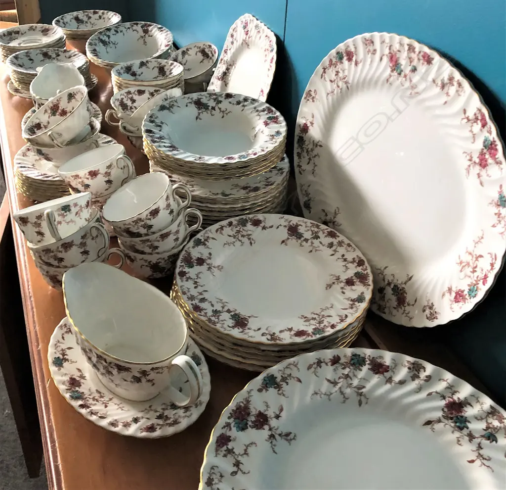 LGE MINTON 'ANCESTRAL' DINNER SERVICE Image 1++