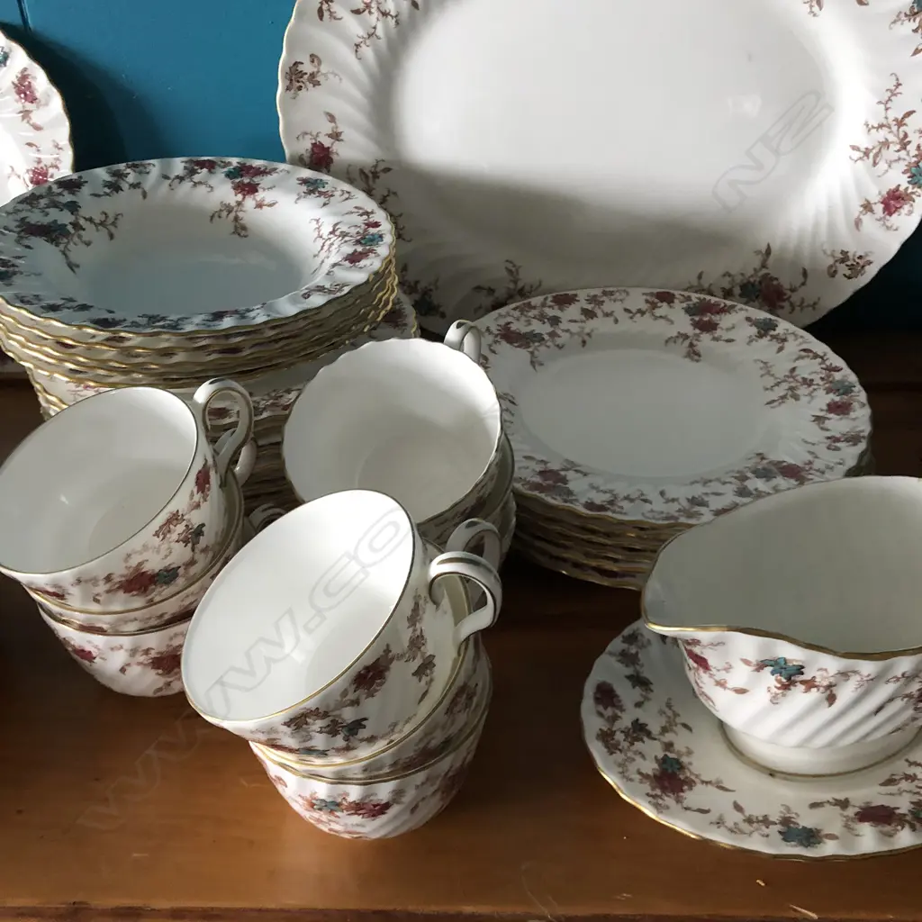 LGE MINTON 'ANCESTRAL' DINNER SERVICE Image 1++