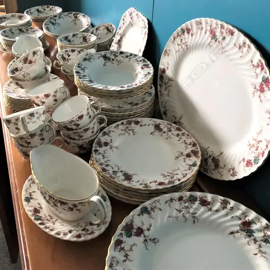 LGE MINTON 'ANCESTRAL' DINNER SERVICE