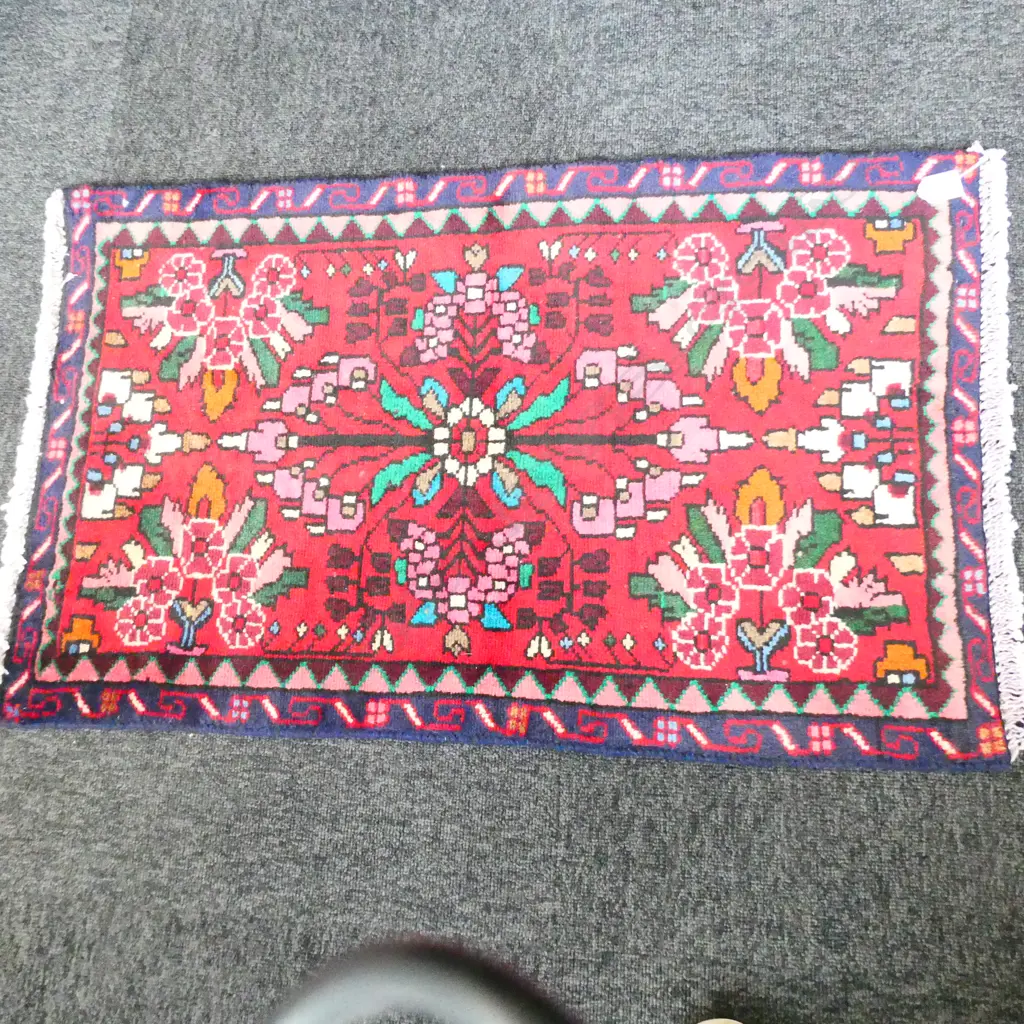 (8M) PERSIAN H/KNOTTED HAMEDAN RUG 850 x 540 mm Image 1++