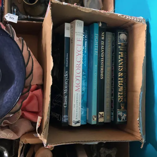 BOX ASST COFFEE TABLE BOOKS INCL GARDENERS ENCYLOPEDIA / NATIVE TREES OF NZ ETC.