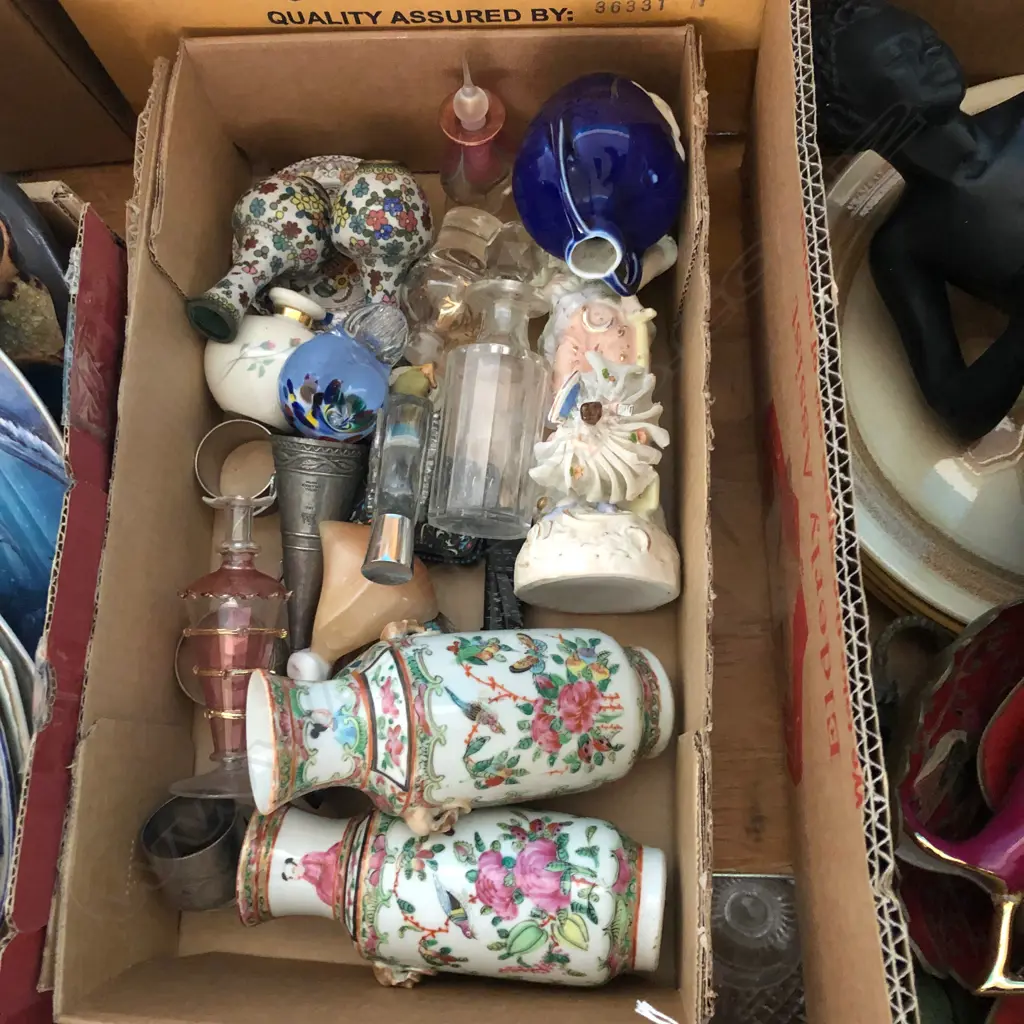 BOX LOT PR FAMILLE ROSE VASES, TRINKETS ETC Image 1++