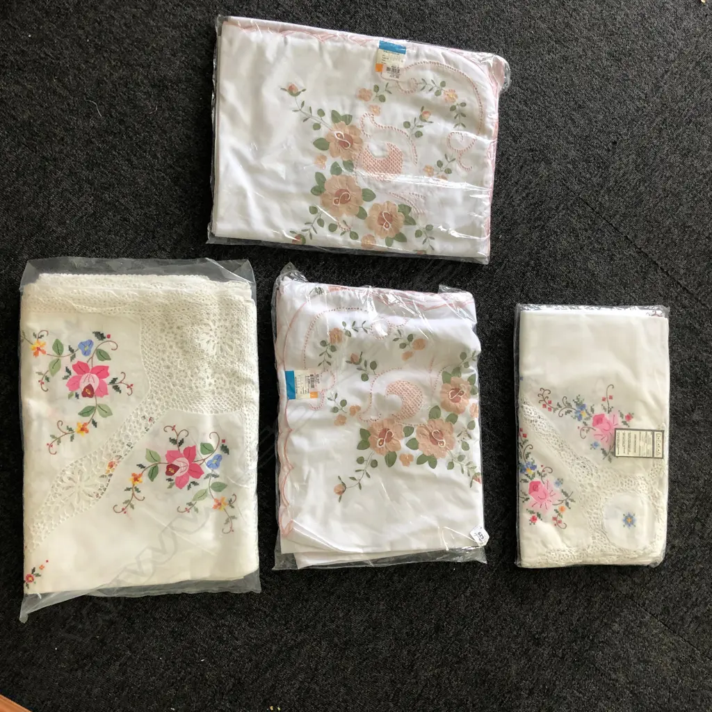 4 TABLECLOTHS Image 1++