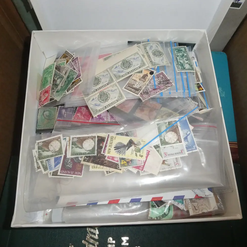 BOX STAMP ALBUMS  Image 1++